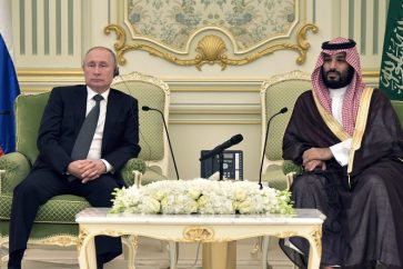 Vladimir Poutine à Riyad rencontrant Mohamed ben Salmane en 2019 (image d'illustration).