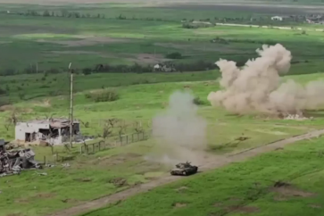 Des unités russes tirent sur des positions ukrainiennes