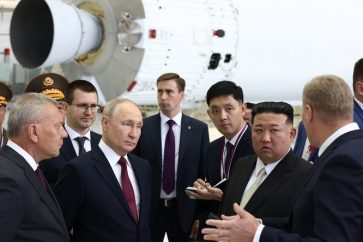 Vladimir Poutine accueille Kim Jong-un au cosmodrome Vostotchny
