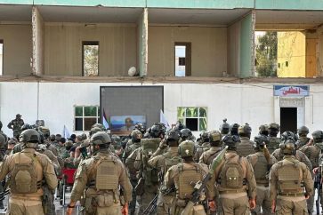 Des combattants irakiens du Hachd al-Chaabi dans l'attente du discours de Sayed Nasrallah