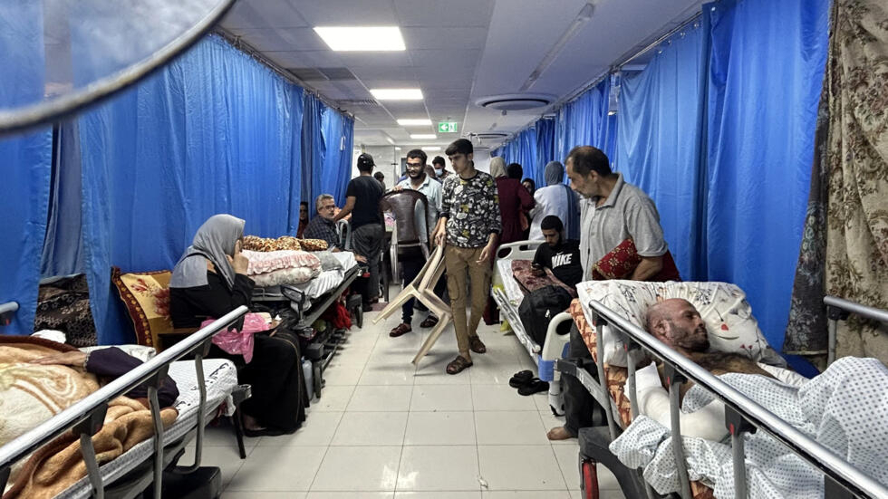 Des blessés dans le complexe médical Al-Shifa.