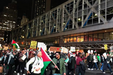 Des opposants à la guerre israélienne contre Gaza devant le siège du NYT