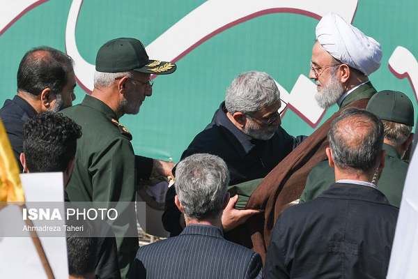 Cheikh Nabil Qaouq avec le chef de la Force al-Qods Esmail Qaani