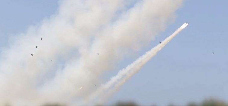 <a href="https://french.almanar.com.lb/2931205">Le Hamas annonce la mort d’une captive israélienne. La résistance riposte à l&rsquo;offensive de Rafah et tire des Rajjoum</a>