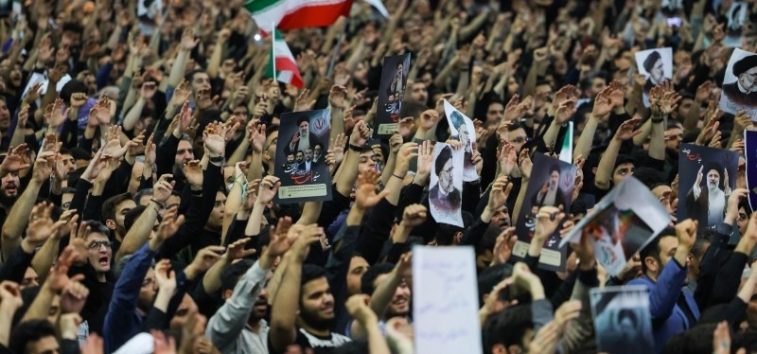 <a href="https://french.almanar.com.lb/2944999">Iran: Le leader, des chefs de l&rsquo;axe de la Résistance et des millions de Téhéranais font leurs derniers adieux au président martyr Raïssi</a>