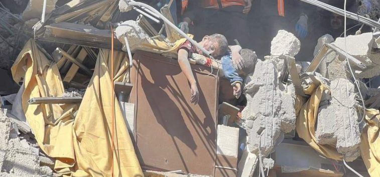 <a href="https://french.almanar.com.lb/2931535">De nouveaux massacres dans les violents bombardements israéliens contre Gaza et Rafah</a>
