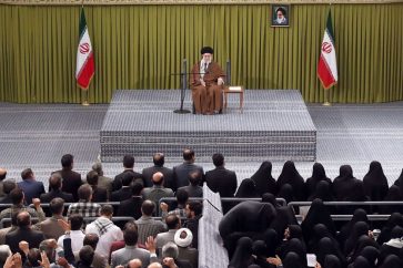 Le Leader de la Révolution islamique, l'Ayatollah Seyyed Ali Khamenei, lors d'une réunion avec un groupe d'enseignants et d'universitaires, le 1er mai 2024. ©leader.ir