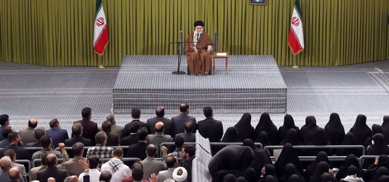 <a href="https://french.almanar.com.lb/2927157">L’Ayatollah Khamenei appelle à augmenter la pression sur ‘Israël’</a>