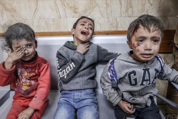 Des enfants gazaouis blessés par les bombardements israéliens contre Gaza