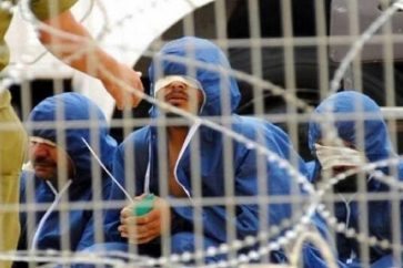 Prisonniers palestiniens dans une prison militaire israélienne. (Archives)