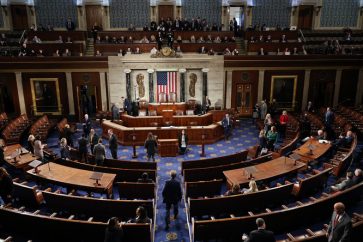 Les membres de la Chambre des représentants commencent à se rassembler avant le début d'une session conjointe du Congrès pour ratifier l'élection présidentielle de 2024 au Capitole des États-Unis, le 6 janvier 2025 à Washington, DC.