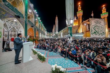 Des musulmans célébrant l'anniversaire de l'Imam Ali, dans son mausolée à Najaf, en Irak.