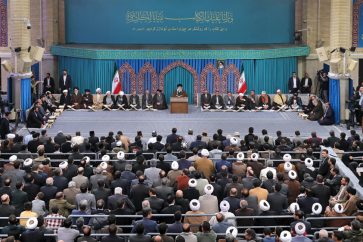 Le Leader de la Révolution islamique rencontre les participants à la Compétition internationale de récitation du Coran, le 2 février 2025. (Khamenei.ir)