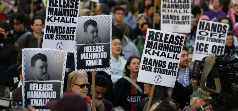 <a href="https://french.almanar.com.lb/3214235">Manifestations propalestiniennes : Frappée au portefeuille, l&rsquo;université Columbia se plie aux réformes voulues par Trump</a>