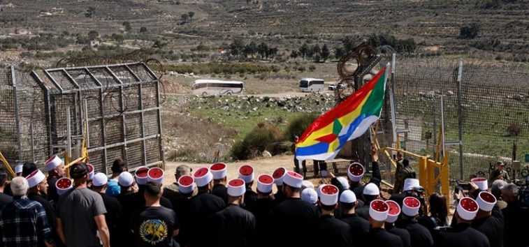 <a href="https://french.almanar.com.lb/3208933">Pour la première fois, une délégation de religieux druzes syriens se rend en « Israël » -Vidéo</a>
