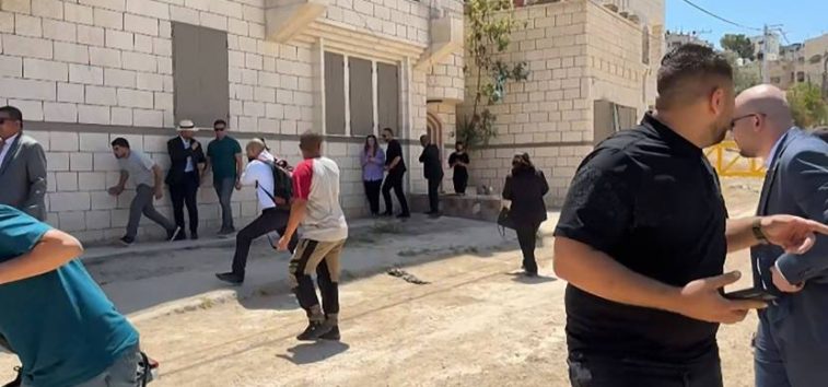 <a href="https://french.almanar.com.lb/3266716">Cisjordanie occupée : l’armée israélienne ouvre le feu en direction d’une délégation diplomatique (Vidéos)</a>