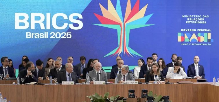 <a href="https://french.almanar.com.lb/3327249">Paix par la force de Trump, les BRICS mettent le turbo (Pepe Escobar)</a>