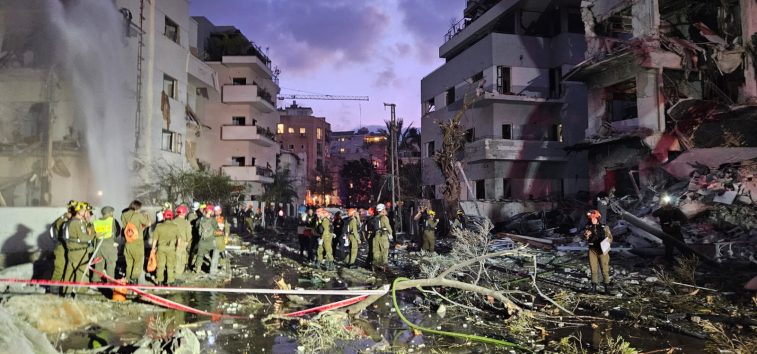 <a href="https://french.almanar.com.lb/3297703">Riposte iranienne : « des missiles plus précis capables de manœuvrer ». Les antiaériens israéliens déroutés. 2 bases israéliennes frappées au nord et au sud</a>