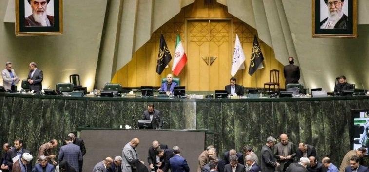 <a href="https://french.almanar.com.lb/3315996">Iran : le Parlement recommande la fermeture du détroit d’Ormuz. Les Gardiens poursuivront les opérations contre l’entité sioniste</a>