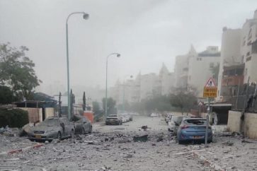 Dommages suite à un tir de missile iranien contre Beersheba, au sud de l'entité sioniste, juste avant l'entrée en vigueur du cessez-le-feu le 24 juin 2025.