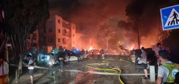 <a href="https://french.almanar.com.lb/3297560">Les forces armées iraniennes ont averti les Israéliens  : Quittez immédiatement les territoires occupés car ils seront inhabitables </a>