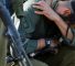 Un soldat israélien pleurant son collègue abattu par la Résistance (Illustration)