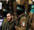 Des combattants du mouvement de résistance palestinien Hamas se préparent à remettre un prisonnier israélien dans la bande de Gaza, le 8 février 2025. ©AFP