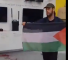 Des activistes déversent du faux sang et brandissent le drapeau palestinien devant le stand du groupe d’armement israélien Elbit Systems à Kielce, dans le sud de la Pologne.