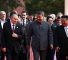 Le président russe Vladimir Poutine marche avec le président chinois Xi Jinping et le dirigeant nord-coréen Kim Jong Un avant un défilé militaire marquant le 80e anniversaire de la victoire sur le Japon et la fin de la Seconde Guerre mondiale, sur la place Tiananmen à Pékin, le 3 septembre 2025. (Photo de Sergey Bobylev / POOL / AFP)