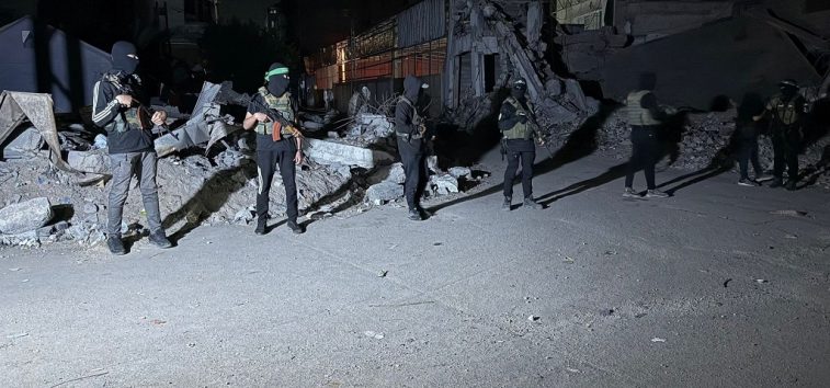 <a href="https://french.almanar.com.lb/3420826">Les Brigades al-Qassam remettent à la Croix-Rouge les corps de deux prisonniers israéliens supplémentaires à Gaza</a>