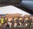 Des soldats français de la force Barkhane embarquent à bord d'un avion de transport C130 de l'US Air Force et quittent leur base à Gao, au Mali, le mercredi 9 juin 2021. ©AP
