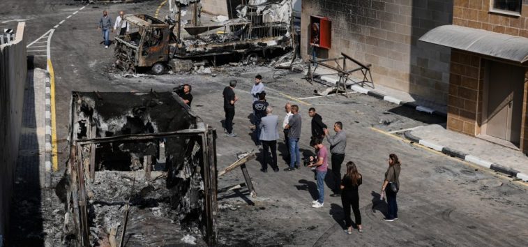 <a href="https://french.almanar.com.lb/3440956">Cisjordanie occupée: ‘Israël’ tue deux adolescents et retiennent leurs corps. Des colons incendient une mosquée</a>