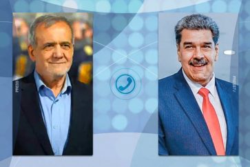 Le président iranien Massoud Pezeshkian (à gauche) et le président vénézuélien Nicolas Maduro.