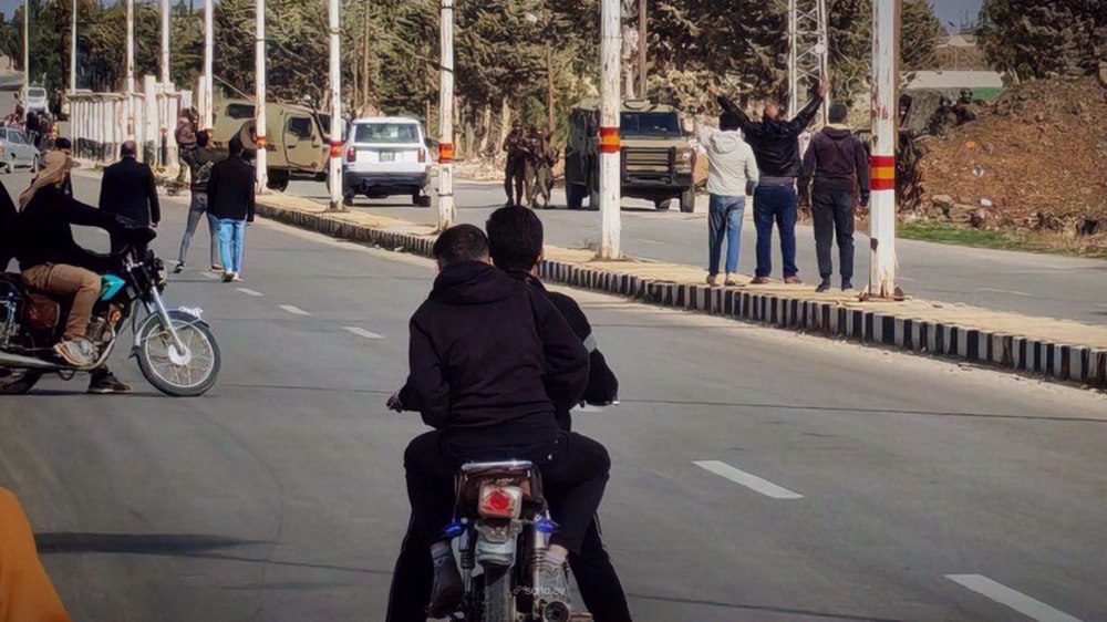 Des forces d'occupation israéliennes lors d'une incursion terrestre dans la ville de Khan Arnabeh, dans la province de Quneitra, au sud-ouest de la Syrie, le 9 décembre 2025. (Photo : Agence de presse arabe syrienne)