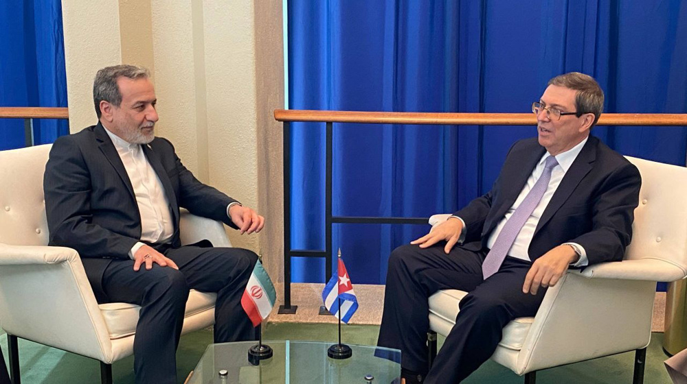 Le ministre iranien des Affaires étrangères Abbas Araghchi (G) s’entretient avec son homologue cubain Bruno Rodríguez. (Archives)