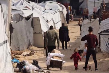 Un camp de déplacés situé au milieu des décombres, dans la ville de Gaza, en Palestine, le 6 janvier 2026. ©AFP